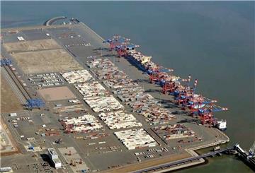 Rund 1,7 Kilometer ist die derzeitige Kaje des Containerterminals in Wilhelmshaven lang.