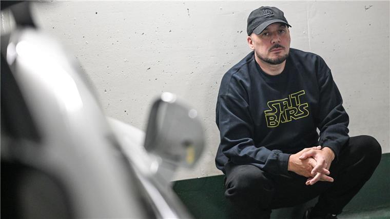 Rund 30 Jahre im Rapgeschäft, 50 Jahre alt – und trotzdem Kool Savas klingt auf „Lan Juks“ so frisch, als hätte er gerade erst angefangen.