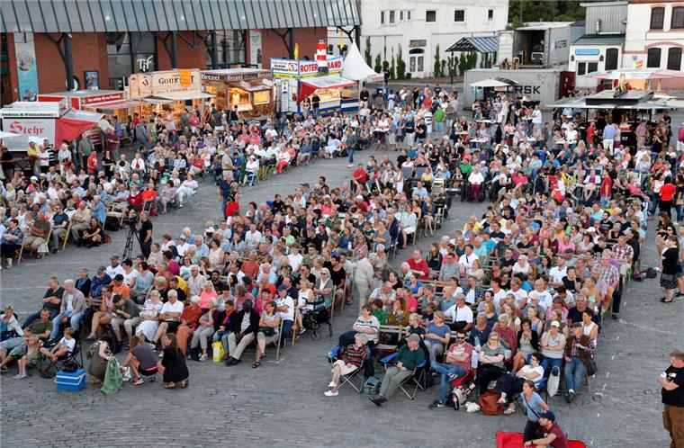 Kino im Hafen: Bremerhavens kleines Festival braucht neue Mitstreiter Rund 4000 Besucher haben sich nach Schätzungen der Veranstalter am Wochenende die Filme auf der riesigen Container-Leinwand im Schaufenster Fischereihafen angeschaut.