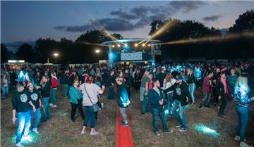 Rund 4000 Fans tanzten bei der 4. Auflage von &quot;Die Heide brennt&quot; in We...