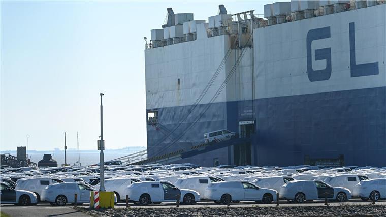 Rund 600 Autotransporter haben im vergangenen Jahr den Emder Hafen angesteuert. 