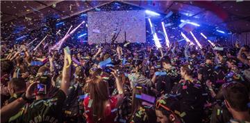Rund 6000 Besucher feierten in diesem Jahr wieder eine rauschende Fricke-Party in Heeslingen. Die Karten für dieses Event waren bereits Wochen vorher ausverkauft.