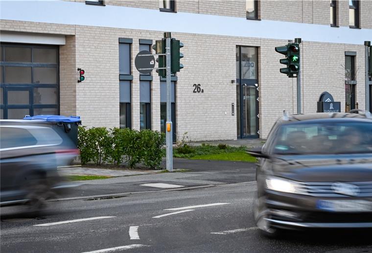 Das ist Bremerhavens kurioseste Ampel Rund 70.000 Euro hat die Fußgänger- und Radfahrampel an der Barkhausenstraße gekostet.