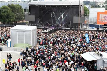 Rund 7400 Fans sind zu dem Open-Air-Abschiedskonzert von Unheilig gekommen. 