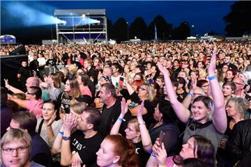 Rund 7400 Fans sind zu dem Open-Air-Abschiedskonzert von Unheilig gekommen. 