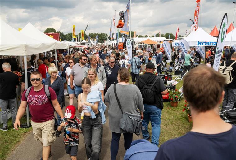 Landwirtschaft hautnah – Ein Erlebnistag für die ganze Familie auf der Tarmstedter Ausstellung Tarmstedter Ausstellung Besuchermassen schieben sich durch die Gänge.