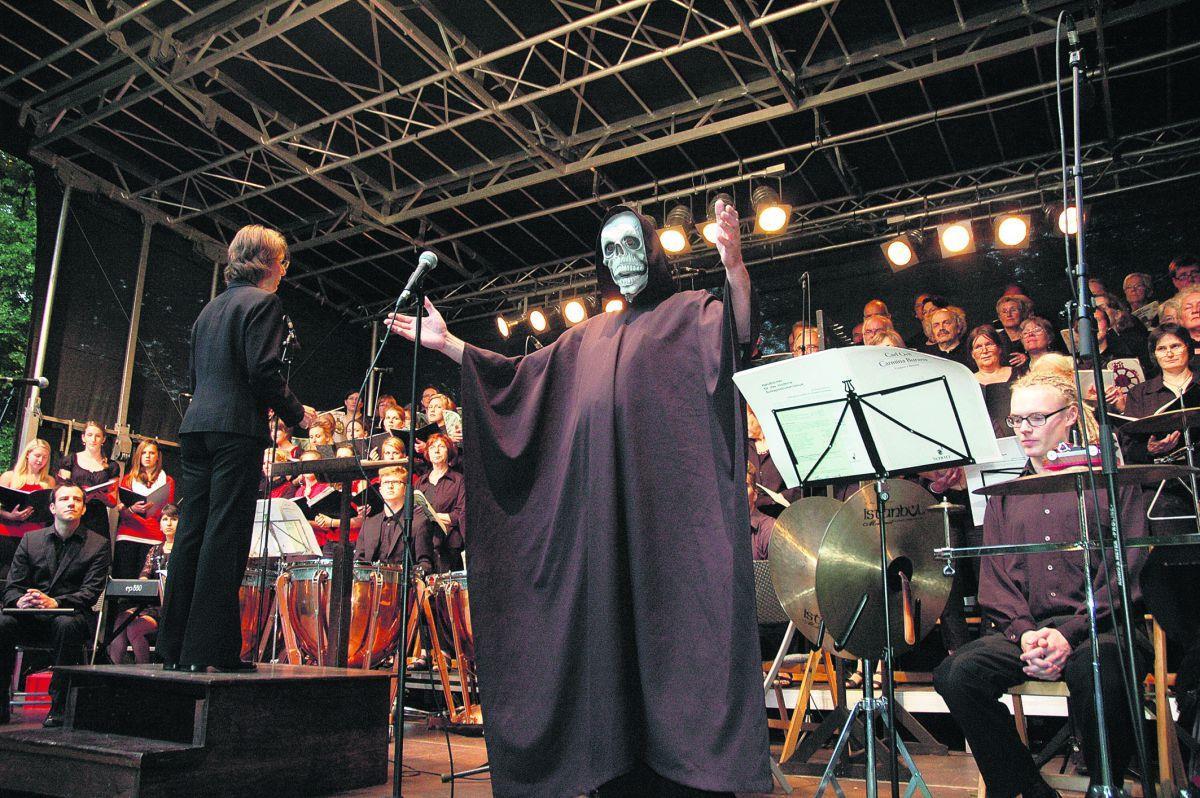 Nordenham: Klassik im Park fällt aus Rund 800 Gäste kamen 2012 zu Klassik im Park, um "Carmina burana" zu hören. 2017 waren es nur 350 zahlende Besucher.