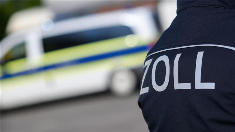 Zoll rückt zu bundesweiter Razzia in Baubranche aus Rund 800 Zöllner rückten bundesweit zu Durchsuchungen in der Baubranche aus. (Archivbild)