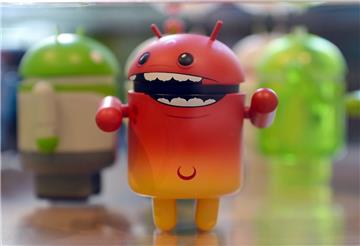 Rund 900 MiIllionen Android-Geräte sollen nach Angaben einer Sicherheitsfirma anfällig für Hackerattacken sein.