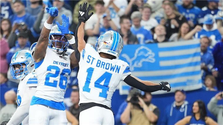 St. Brown baut Siegesserie mit Detroit Lions aus Runningback Jahmyr Gibbs (l) feiert mit Wide Receiver Amon-Ra St. Brown freuen sich über die starke Lions-Serie.