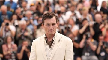 Rupert Friend verstärkt das Ensemble des neuen „Jurassic World“-Films.