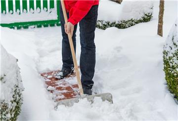 Glättegefahr: Immobilienbesitzer sind verpflichtet, Schnee zu räumen.