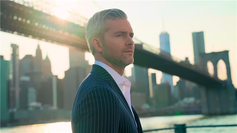 Ryan Serhant verkauft Luxusimmobilien in New York.