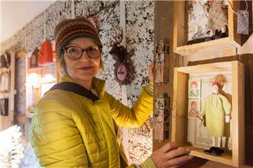 Sabine Hanke machte mit ihren originellen Kunstbildern dem Motto des „Kitsch, Ku...