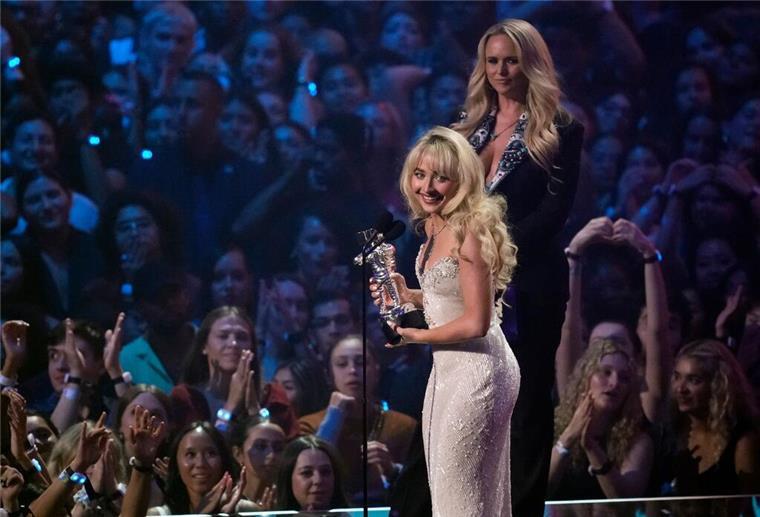 Taylor Swift schreibt bei MTV Video Music Awards Geschichte Sabrina Carpenter gewinnt ihren ersten VMA-Preis.