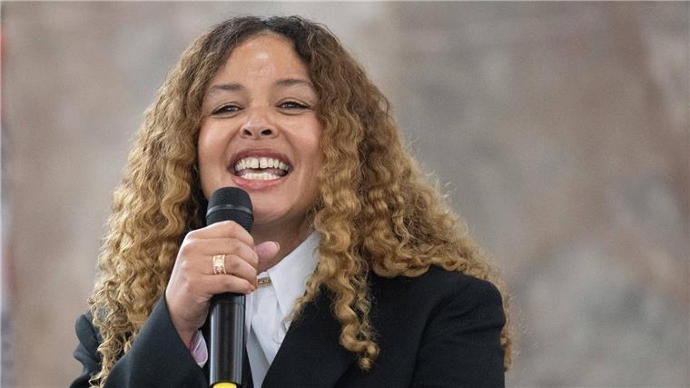 Trauer, Loslassen und Freiheit: Joy Denalane mit neuem Album Sängerin Joy Denalane: „Meine Songs sind eine Mischung aus Fiktionalität und gelebtem Leben.“