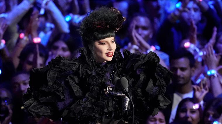 Stars feiern Auszeichnungen, manche per Video Sängerin Lady Gaga wurde unter anderem als Künstlerin des Jahres ausgezeichnet.