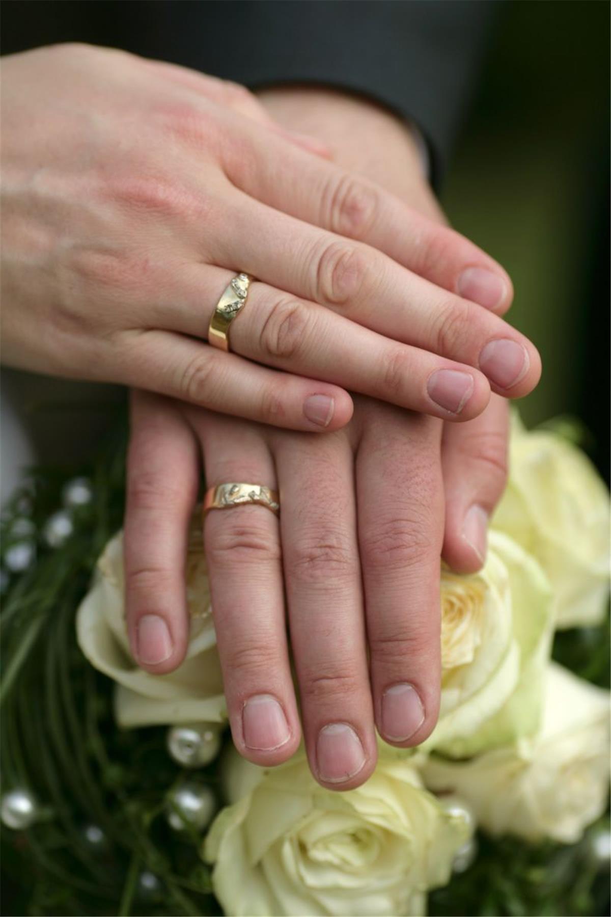 Bremerhaven: Alles klar für die Hochzeit Sagt "Ja" zueinander. Auch Anbieter von Trauringen gehören zu den Ausstellern.