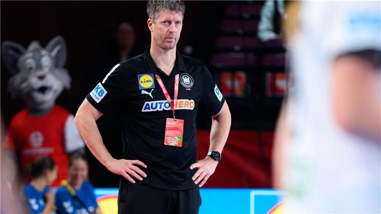 Kein EM-Wunder: Handballerinnen unterliegen Norwegen Sah einen kämpferischen, aber fehlerhaften Auftritt der DHB-Frauen: Bundestrainer Markus Gaugisch.