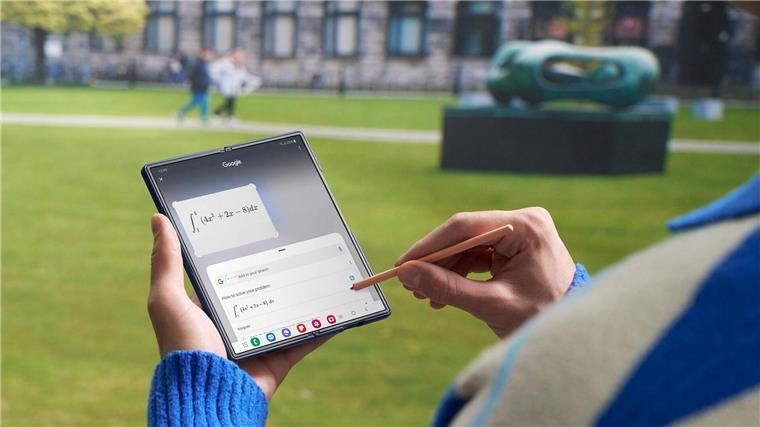 Neue Samsung-Produkte im Zeichen Künstlicher Intelligenz Samsung hat in Paris neue Smartphones und Gadgets vorgestellt, die über KI-Funktionen verfügen.