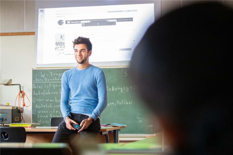 Bremerhaven: Jeder vierte Lehrer ist ein Quereinsteiger Sandro Winkler studierte Medizintechnik. Seit Mai unterrichtet der Quereinsteiger Mathe und Physik an der Humboldtschule.