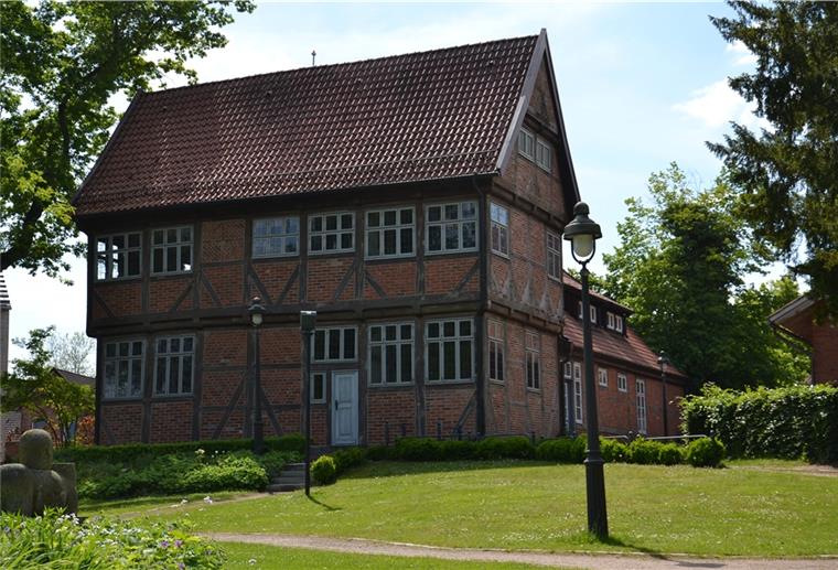 Das Königin-Christinenhaus ist mit etwa 400 Jahren der älteste Profanbau in Zeven. 