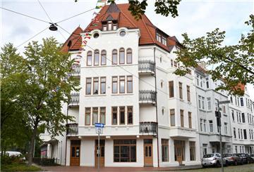 Goethestraße 60 ist wieder in ein Altbauschmuckstück verwandelt.