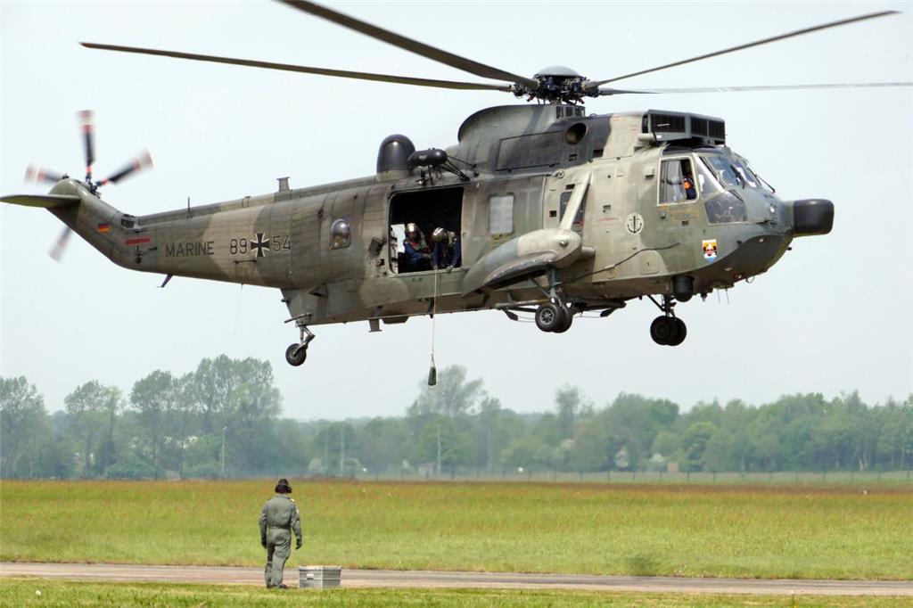 SAR-Tag auf dem Nordholzer Fliegerhorst: Mit dem Sea King wagte sich die deutsche Besatzung an die Flying Challenge. - Foto Scheschonka