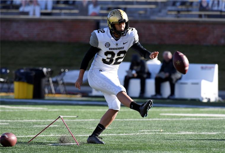 Sportlerin Fuller steht vor weiterem Einsatz im Football-Team Sarah Fuller ist die erste Frau, die in der College-Football-Liga in den USA zum Einsatz gekommen ist.