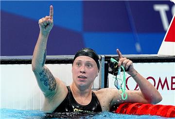 Schwimmen: Olympia, 1500 m Freistil, Frauen, Finale im Tokyo Aquatics Centre. Sarah Köhler aus Deutschland jubelt über Bronze.