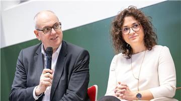 Sarah Ryglewski, Staatsministerin beim Bundeskanzler, und Andreas Bovenschulte, Bremer Bürgermeister.