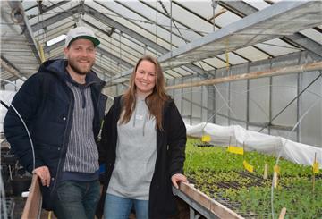 Sarah Stankus und Phillip Puckhaber wollen in der neuen Saison Abläufe optimieren, um noch effizienter zu Arbeiten. Aktuell steht bei ihnen vor allem Pflanzen, Pflanzen, Pflanzen auf der Tagesordnung.