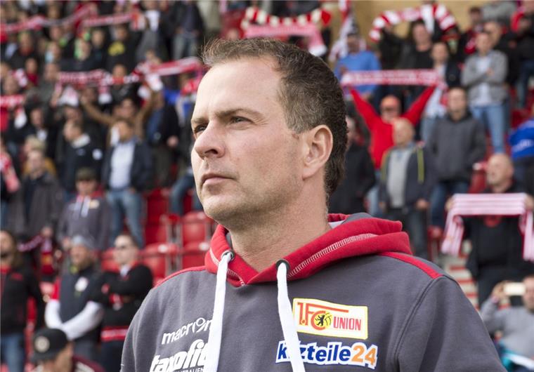 Fußball-Trainer Sascha Lewandowski ist tot Sascha Lewandowski wurde am Mittwoch tot in seiner Wohnung in Bochum gefunden.