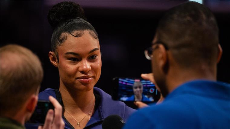 Sabally nach Schröders Kritik: „Da hat Dennis schon Recht“ Satou Sabally spricht vor dem Spiel mit Journalisten.