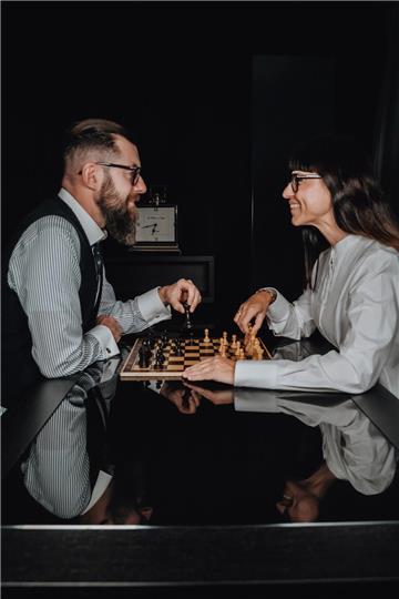 Martin und Emina Seiffert am Schachbrett