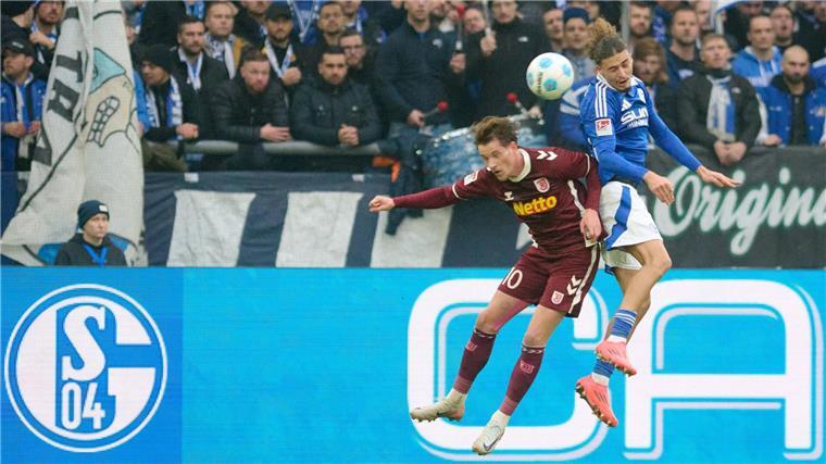 Schalke kämpft sich aus der Abstiegsregion