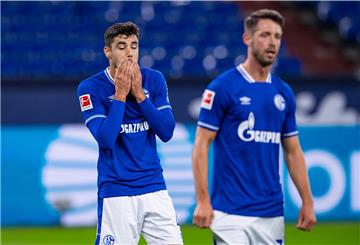 Schalkes Ozan Kabak (links) ist nach seiner Spuckattacke im Spiel gegen Werder Bremen gesperrt worden.