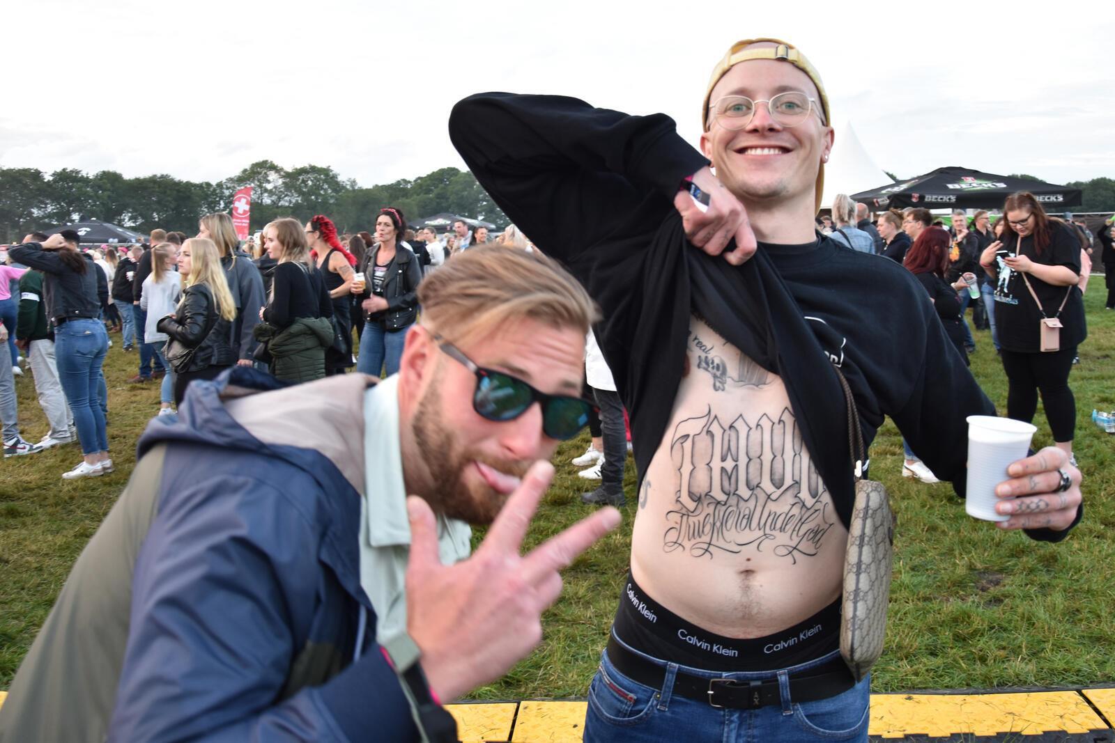 Schau her, mein Tattoo! 