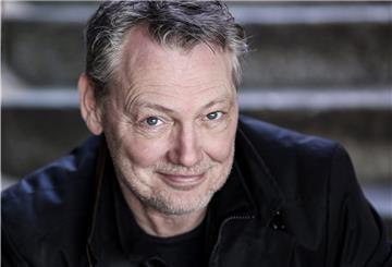 Schauspieler Dirk Böhling kommt mit einem Weihnachtsprogramm ins Cuxland.
