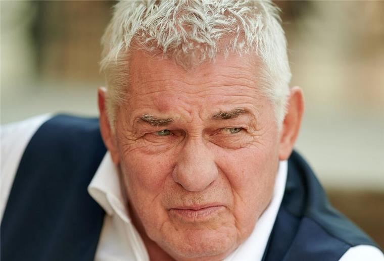 Heinz Hoenig verlässt das Dschungelcamp Schauspieler Heinz Hoenig ist bei „Ich bin ein Star - Holt mich hier raus!“ ausgestiegen.