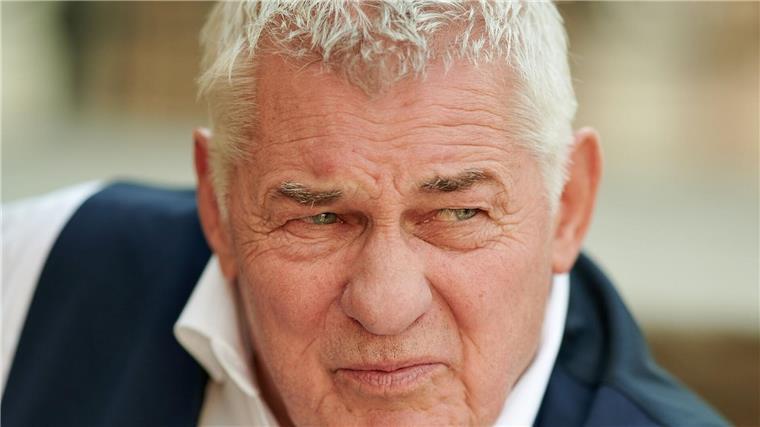 Dschungelcamp: Tränenreicher Abschied von Heinz Hoenig Schauspieler Heinz Hoenig ist bei „Ich bin ein Star - Holt mich hier raus!“ ausgestiegen.