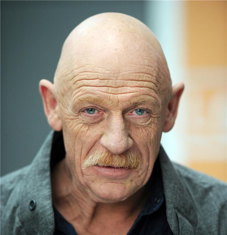 Mit diesen TV-Stars an Bord geht es ab Bremerhaven auf Kreuzfahrt Schauspieler Joe Bausch spielt unter anderem den Dr. Joseph Roth im Kölner Tatort. Auf der Kreuzfahrt wird er aus seinen Bestsellern vorlesen.