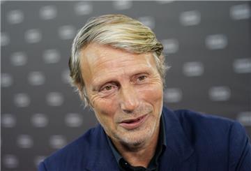 Schauspieler Mads Mikkelsen bei der Premiere des Films „King’s Land“ in Hamburg.