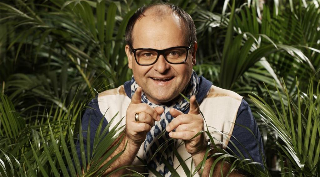 Schauspieler MARKUS MAJOWSKI (52): Er machte in der Comedy-Serie &quot;Die dreisten Drei&quot; mit und sagt, er werde im Dschungel an seine Grenzen kommen. &quot;Ich sehe mich schon jetzt an Tag acht oder neun völlig aufgebraucht im Schlamm liegen.&quot;
