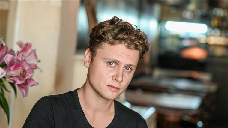 Rafael Gareisen: KI in Medien kann schwere Folgen haben Schauspieler Rafael Gareisen sieht Risiken und Chancen beim Einsatz von KI.