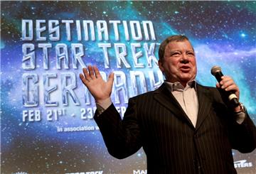Schauspieler William Shatner, bekannt geworden als "Captain Kirk" in der Fernsehserie "Star Trek", spricht auf einer Pressekonferenz.