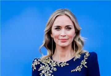 Schauspielerin Emily Blunt hält Liebe am Filmset für möglich.