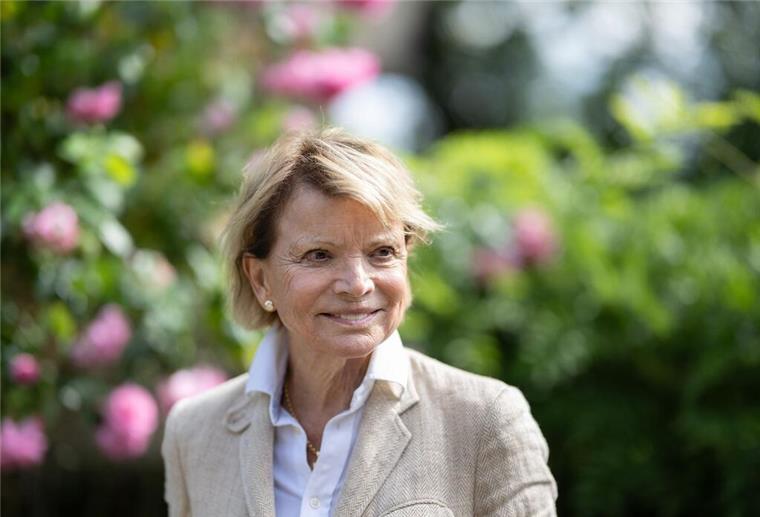 Uschi Glas spricht über das Geheimnis einer guten Ehe Schauspielerin Glas am Set des Kinofilms „Max und die Wilde 7 - Die Geister-Oma“ auf Schloss Braunfels.