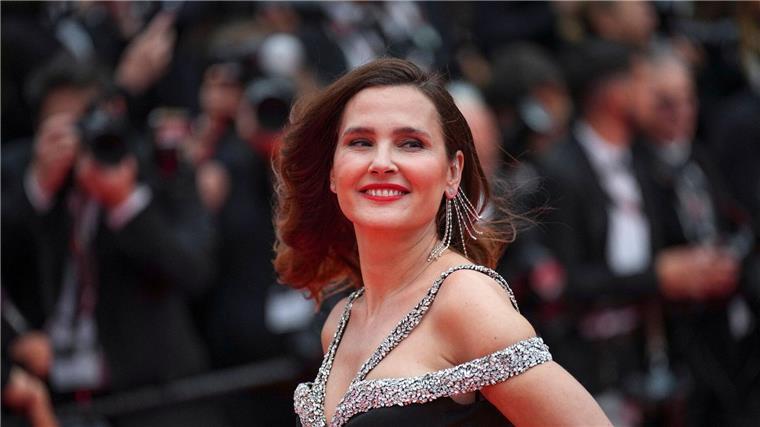 Filmfestspiele in Cannes eröffnet Schauspielerin Virginie Ledoyen bei der Eröffnung des 77. Filmfestivals von Cannes.