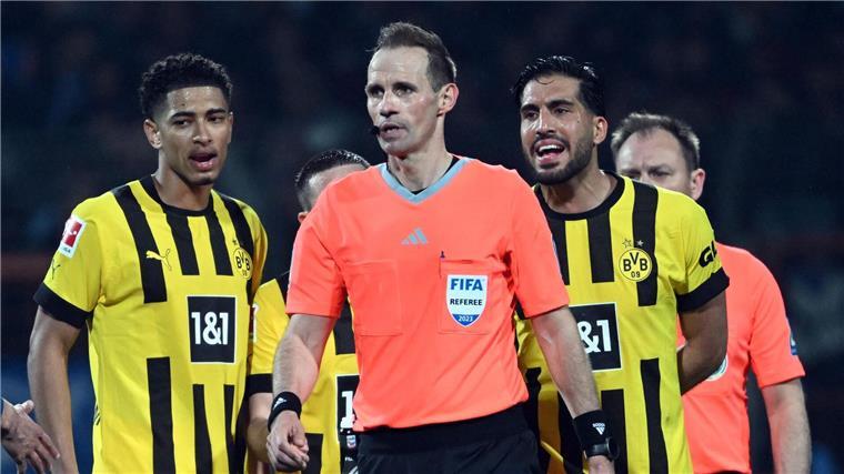 Schiedsrichter Stegemann: Vier Wochen unter Polizeischutz Schiedsrichter Sascha Stegemann unterlief 2023 beim Spiel Bochum-BVB ein schwerwiegender Fehler.
